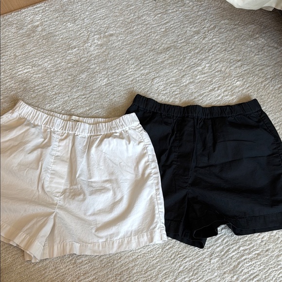 Aritzia Pants - Wilfred Duo-Pack Lightweight Elastic-Waist Shorts in White & Black